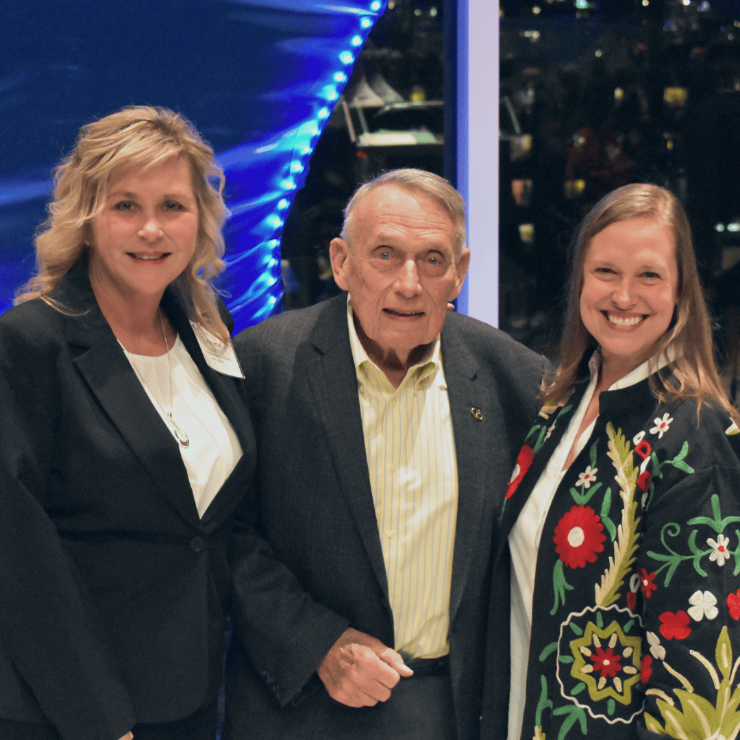 Lenore Marty Mara Square - 1MB